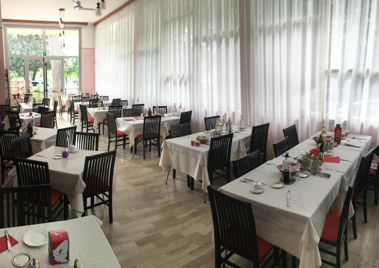 Hotel Zen Lignano Sabbiadoro Buitenkant foto