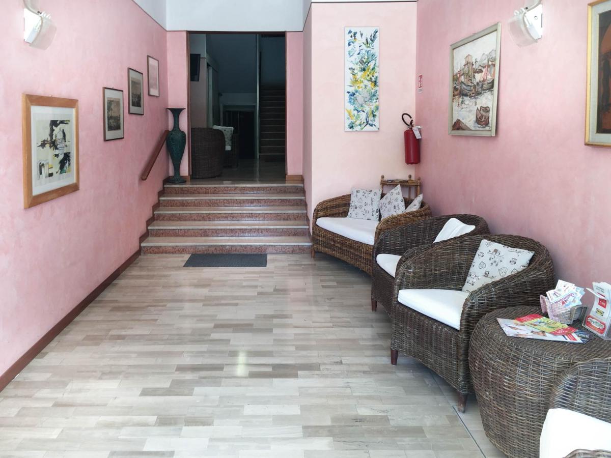 Hotel Zen Lignano Sabbiadoro Buitenkant foto